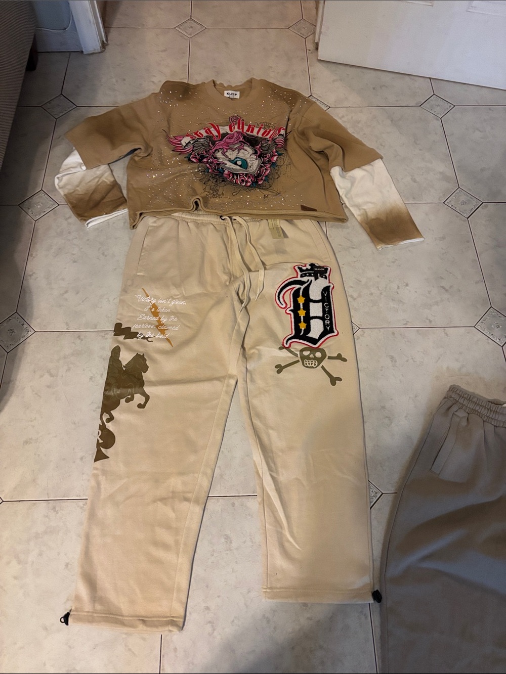 Beige Graphic Joggers with Drawstring Waist - Unbranded and sweatshirt no shorts